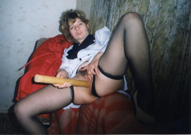 Примерные жёнушки очень умело раздвигают свои ножки и сосут сразу у двоих 28 фотка