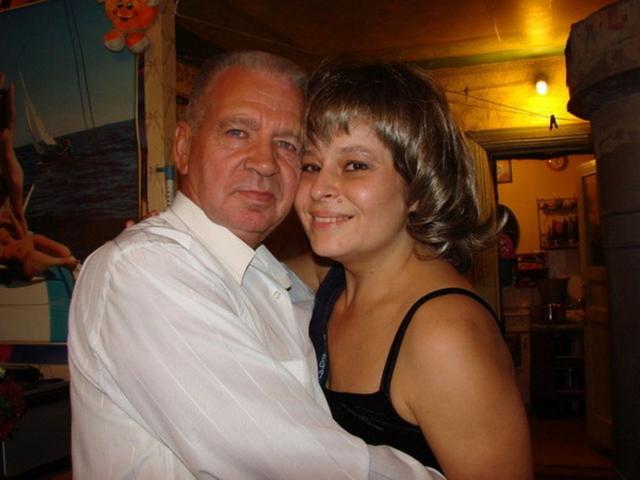 Зрелая нимфа трахается в сауне со стариком и позирует голой 1 фотка